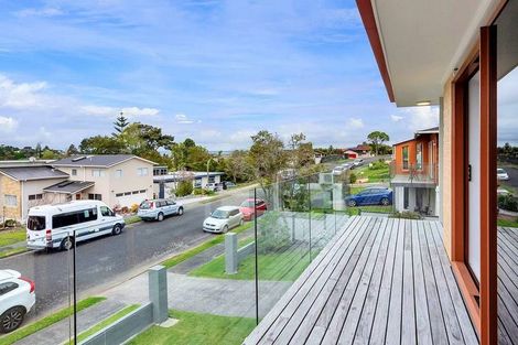 Photo of property in 11 Robin Lane, Browns Bay, Auckland, 0630