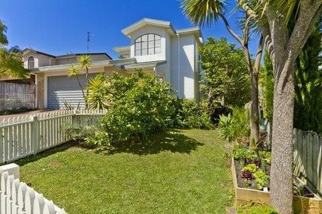 Photo of property in 26/15 Bush Lane, Northcote Point, Auckland, 0627