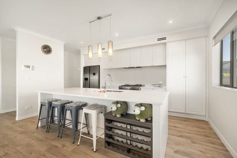 Photo of property in 30 Cassidy Drive, Orewa, 0931