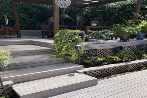 Photo of property in 14 Bush View Lane, Northcote Point, Auckland, 0627