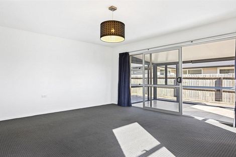 Photo of property in 37 Queenspark Drive, Parklands, Christchurch, 8083