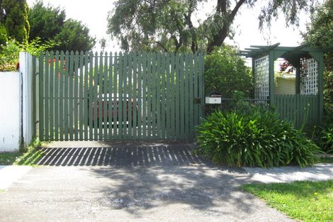 Photo of property in 9 Kamaka Road, Mangere Bridge, Auckland, 2022
