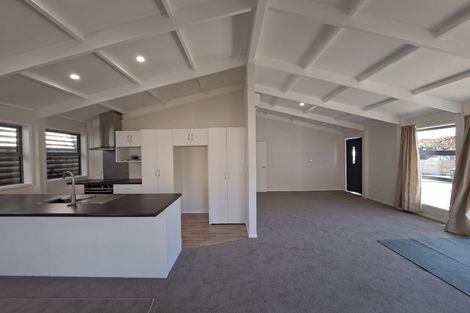 Photo of property in 62 Seaview Road, Marfell, New Plymouth, 4310