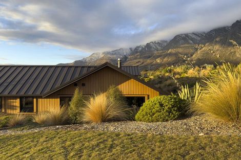 Photo of property in 6a Kinross Lane, Jacks Point, Queenstown, 9371