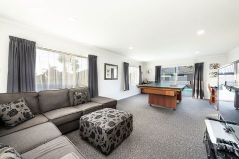 Photo of property in 6 John Brooke Crescent, East Tamaki Heights, Auckland, 2016