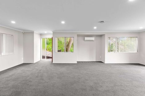Photo of property in 58h Sunnyside Road, Sunnyvale, Auckland, 0612