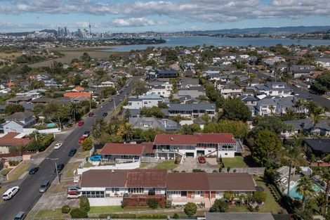 Photo of property in 1/5 Onepoto Road, Hauraki, Auckland, 0622