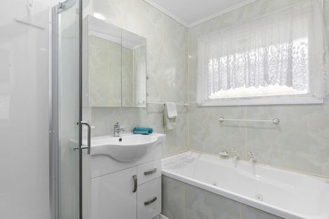 Photo of property in 5 Norana Road, Maoribank, Upper Hutt, 5018