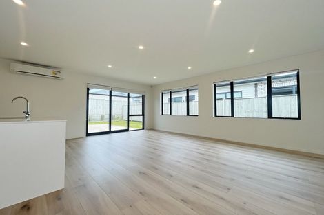 Photo of property in 6 Riria Crescent, Takanini, 2112