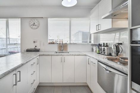 Photo of property in 1/410 Avenue Road West, Hastings, 4122