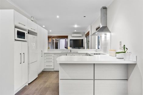 Photo of property in 15 The Track, Takanini, 2112