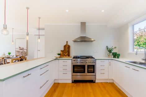 Photo of property in 1 Hadfield Place, Paraparaumu Beach, Paraparaumu, 5032