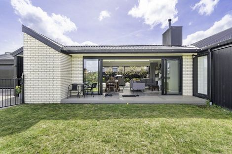 Photo of property in 2 Inuwai Street, Glenview, Hamilton, 3206