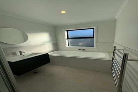 Photo of property in 8/666 Swanson Road, Swanson, Auckland, 0612