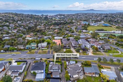 Photo of property in 904 East Coast Road, Northcross, Auckland, 0630