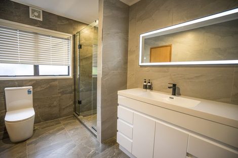 Photo of property in 33 Homewood Place, Chatswood, Auckland, 0626