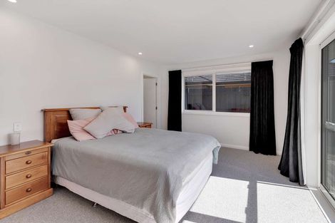 Photo of property in 1 Corsica Court, Fitzherbert, Palmerston North, 4410