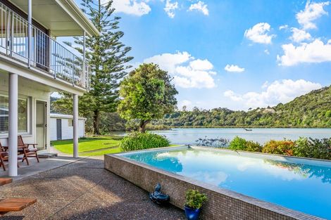 Photo of property in 17 Weranui Road, Waiwera, 0994