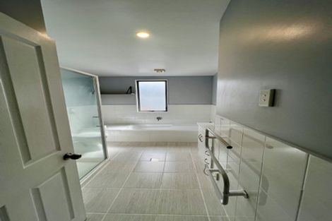 Photo of property in 31/3 Hulme Place, Henderson, Auckland, 0612