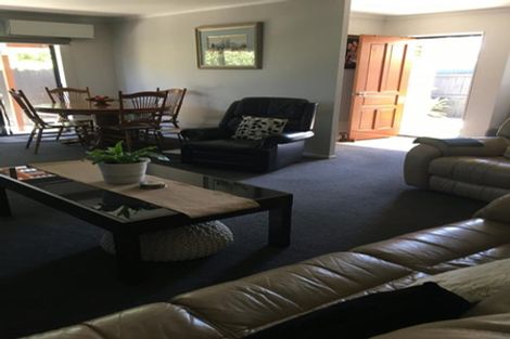 Photo of property in 32 Magnolia Drive, Waiuku, 2123