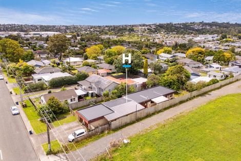 Photo of property in 130a Bruce Mclaren Road, Henderson, Auckland, 0612