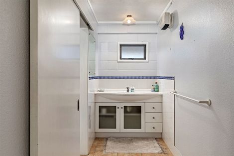 Photo of property in 59 Merriefield Avenue, Forrest Hill, Auckland, 0620