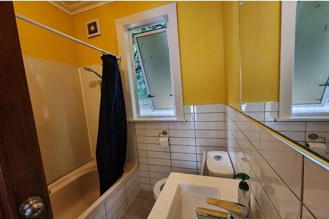 Photo of property in 19 Governor Road, Northland, Wellington, 6012