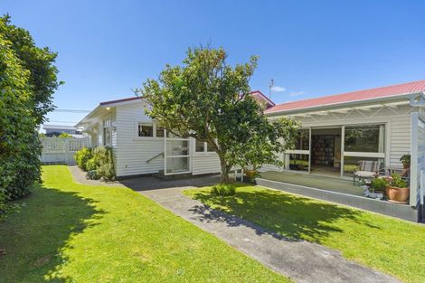 Photo of property in 6 French Street, Moturoa, New Plymouth, 4310