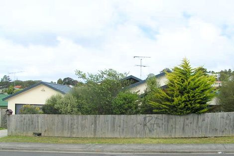 Photo of property in 10 Killygordon Place, Massey, Auckland, 0614