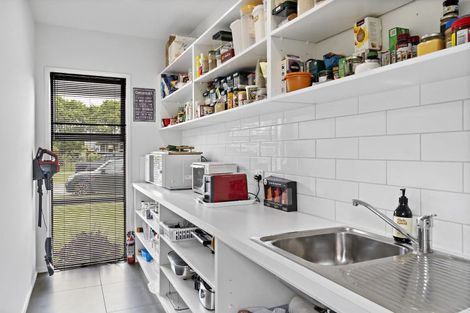 Photo of property in 5 James Kidd Place, Greytown, 5712