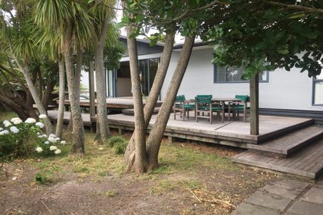 Photo of property in 9 Quo Vadis Place, Red Beach, 0932