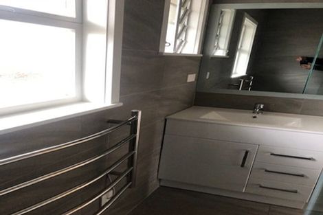 Photo of property in 1/3 Ocean View Road, Hillcrest, Auckland, 0627