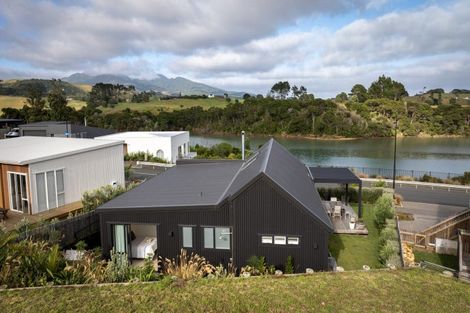 Photo of property in 13 Rangitahi Road, Raglan, 3225