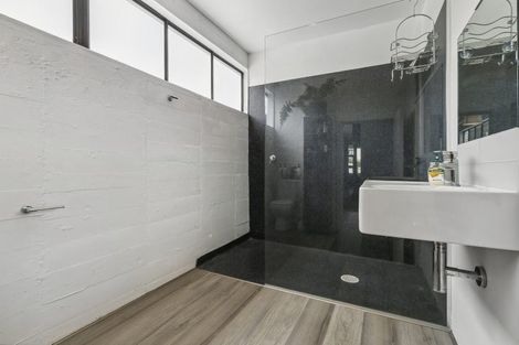 Photo of property in Endeavour Apartments, 18/125u Thorndon Quay, Pipitea, Wellington, 6011