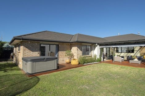 Photo of property in 17 Andalusian Place, Papamoa Beach, Papamoa, 3118