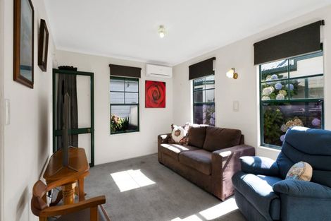 Photo of property in 70-76 Whiteley Street, Moturoa, New Plymouth, 4310
