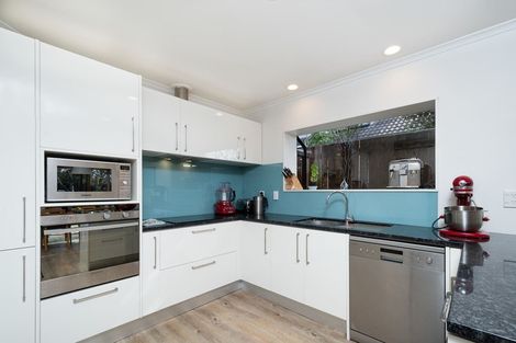 Photo of property in 11 Javelin Place, West Harbour, Auckland, 0618