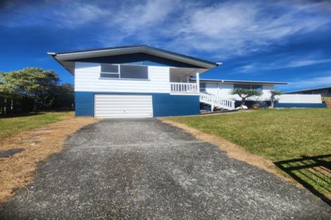 Photo of property in 18 Foyle Place, Glendene, Auckland, 0602