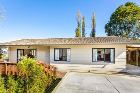 Photo of property in 3 Fernhaven Place, Massey, Auckland, 0614