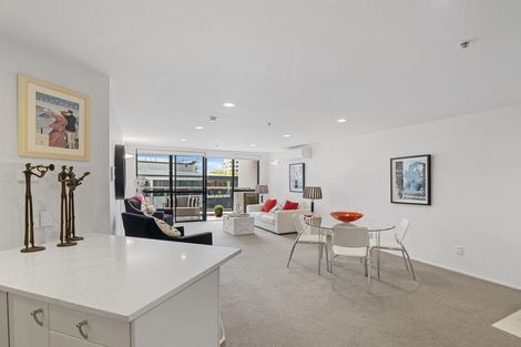 Photo of property in 4i/175 Hurstmere Road, Takapuna, Auckland, 0622