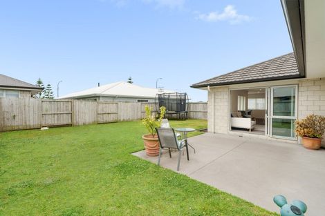 Photo of property in 4 Livingstone Drive, Papamoa Beach, Papamoa, 3118