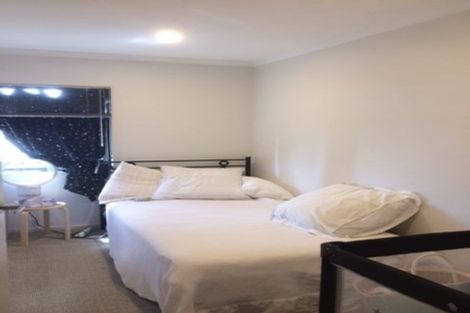 Photo of property in 10/17 Harbour View Road, Te Atatu Peninsula, Auckland, 0610