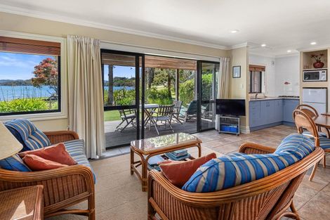 Photo of property in 950 Whangaruru Road North, Whangaruru, Russell, 0184
