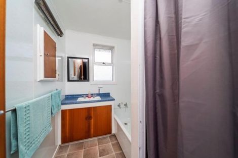 Photo of property in 28 Kamahi Avenue, Hawera, 4610