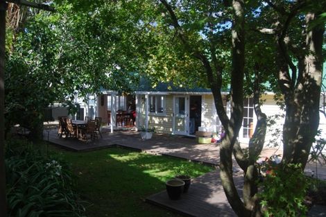 Photo of property in 16 Bridge View Road, Birkenhead, Auckland, 0626