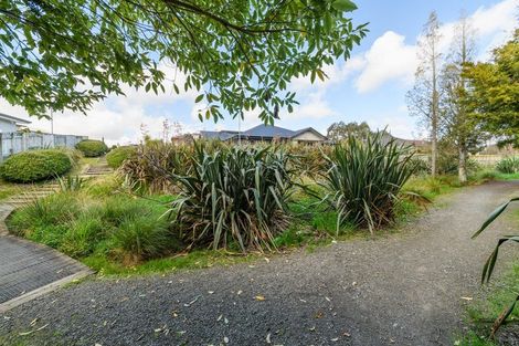 Photo of property in 33 Galea Grove, Kelvin Grove, Palmerston North, 4414