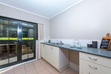 Photo of property in 30 Ginders Drive, Massey, Auckland, 0614
