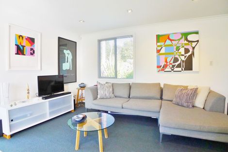 Photo of property in 32 Queen Mary Avenue, New Lynn, Auckland, 0600