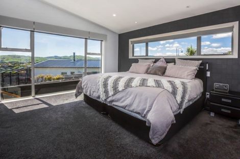 Photo of property in 2 Madeira Close, Whitby, Porirua, 5024