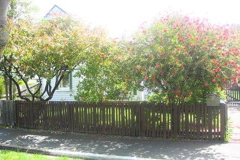 Photo of property in 1 Norwood Street, Beckenham, Christchurch, 8023